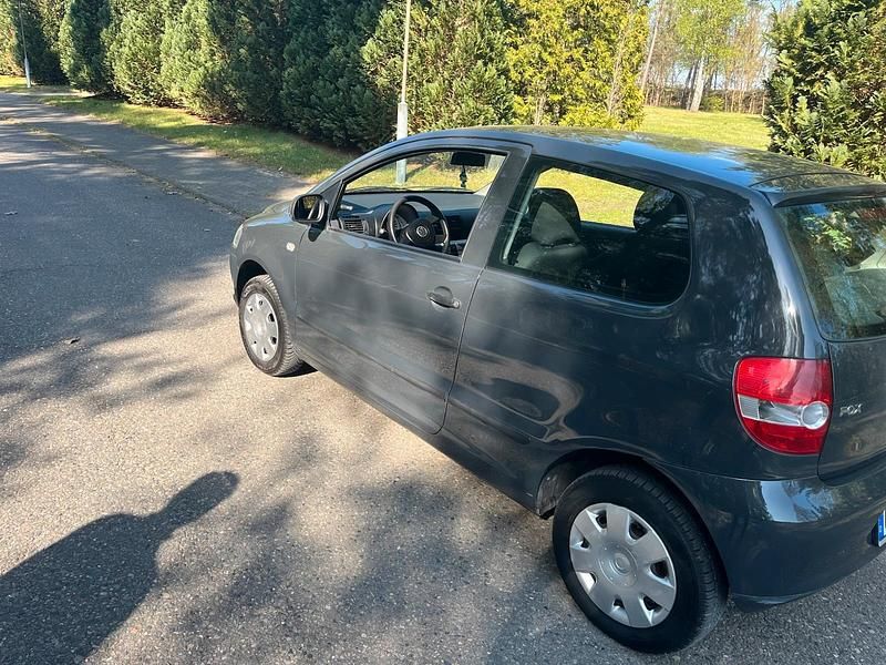 Second-hand VW Fox 55 CP (40 kW) 2004 Gri Hatchback