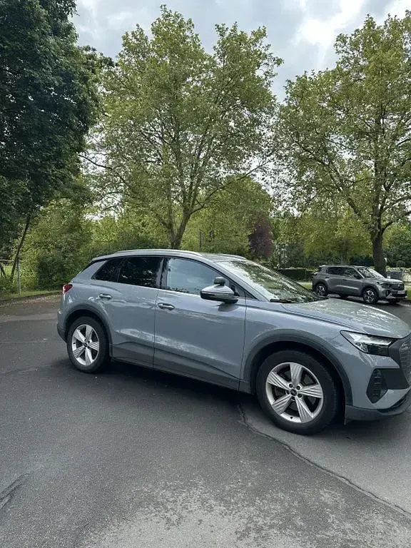 Używany Audi Q4 e-tron 150 kW (204 KM) 2023 Szary SUV