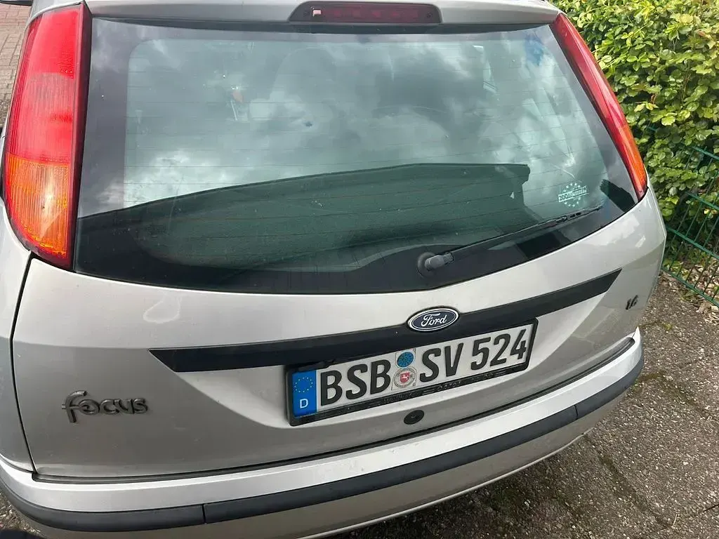 Gebraucht Ford Focus Ambiente 101 PS (74 kW) 2003 Silber Limousine