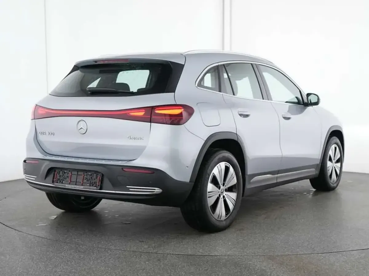 Gebraucht Mercedes EQA300 2025 Lack hightechsilber SUV