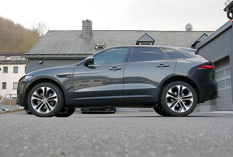 Gebraucht Jaguar F-Pace R-Dynamic 300 PS (220 kW) 2022 Carpathian grey SUV