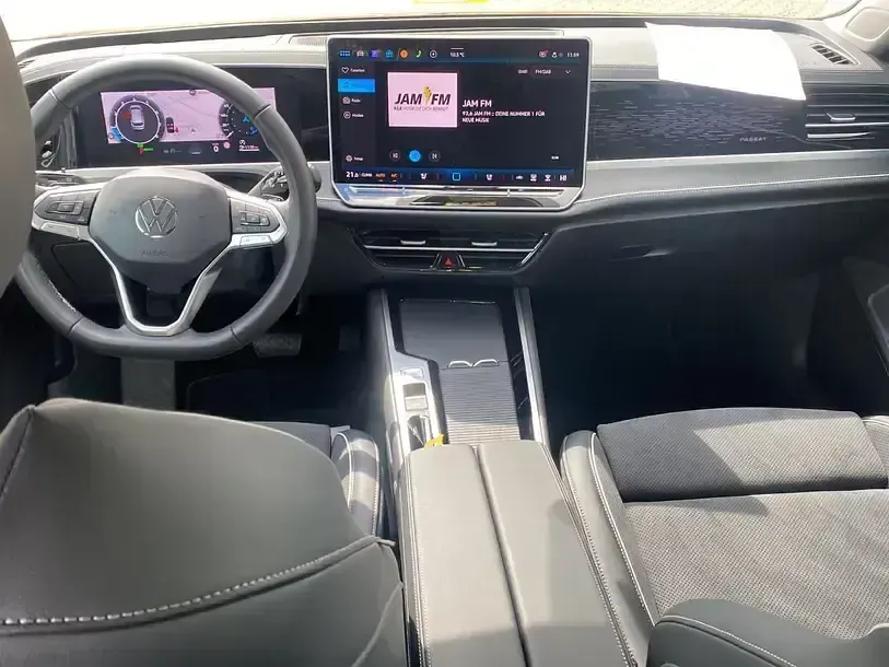 Gebraucht VW Passat Elegance 150 PS (110 kW) 2025 Schwarz Kombi