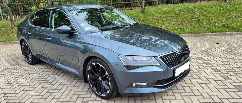 Grau Gebraucht 2016 Skoda Superb Limousine | 16.400 € (Guter Preis) - Bild 1/4