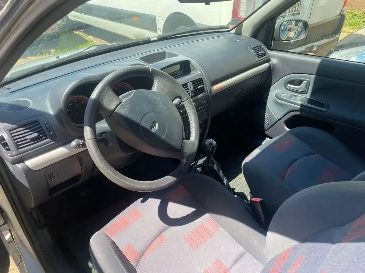 Gebraucht Renault Clio II 75 PS (55 kW) 2004 Silber Kleinwagen