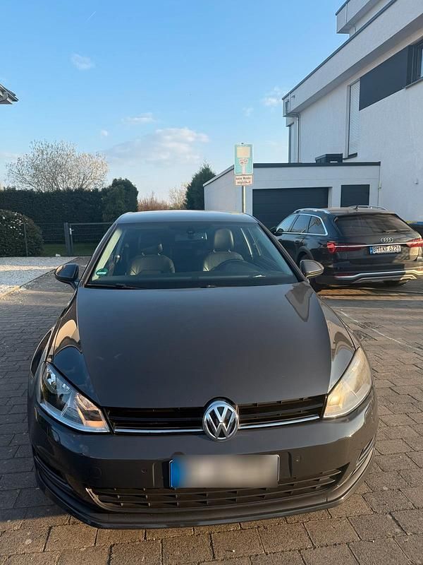 Gebraucht VW Golf VII Highline 105 PS (77 kW) 2014 Grau Kleinwagen
