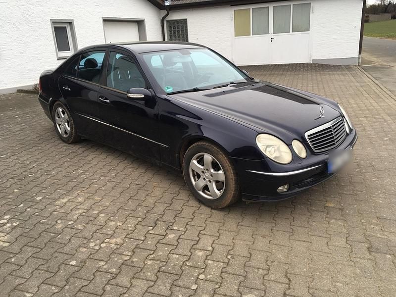 Gebraucht Mercedes E320 224 PS (164 kW) 2002 Blau Limousine