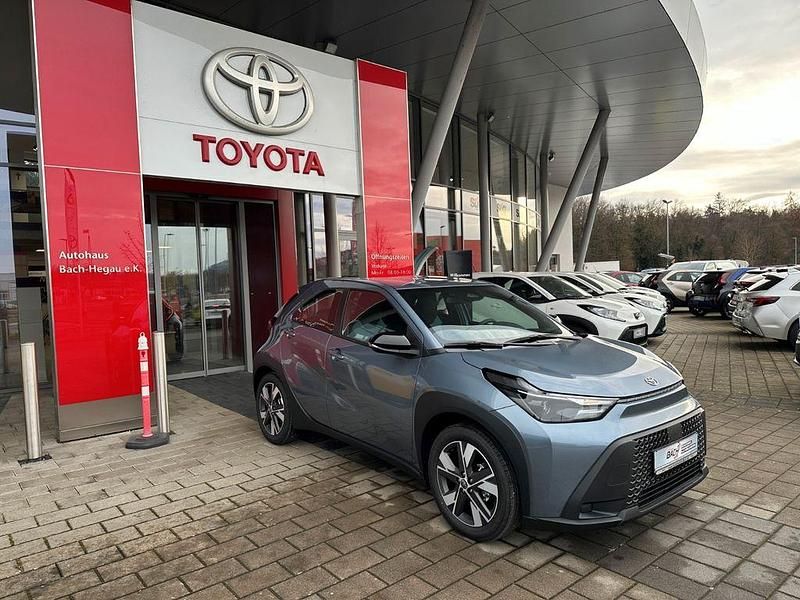 Neu Toyota Aygo X Active 116 PS (85 kW) 2026 Grau SUV