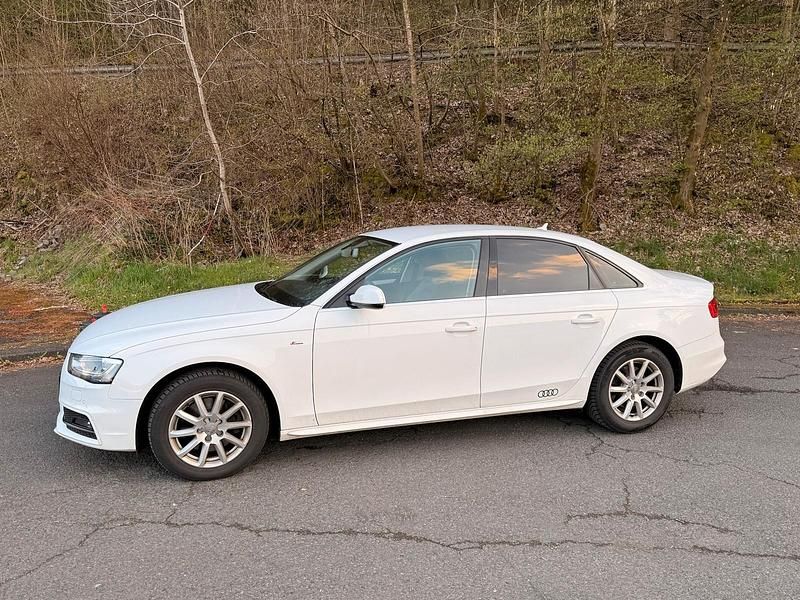 Używany Audi A4 Attraction 150 KM (110 kW) 2015 Biały Sedan/Limuzyna
