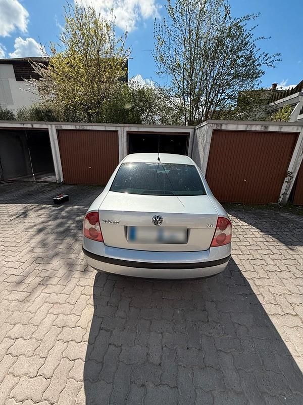 Usata VW Passat 130 CV (95 kW) 2003 Argento Berlina