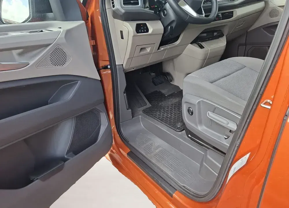 Gebraucht VW Multivan S 136 PS (100 kW) 2022 Braun Van / Kleinbus