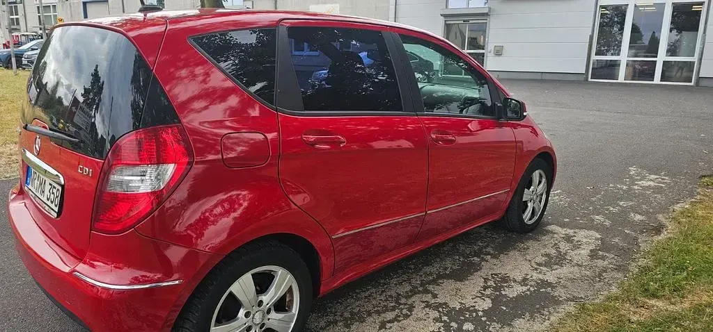 Gebraucht Mercedes A180 109 PS (80 kW) 2012 Rot Kleinwagen