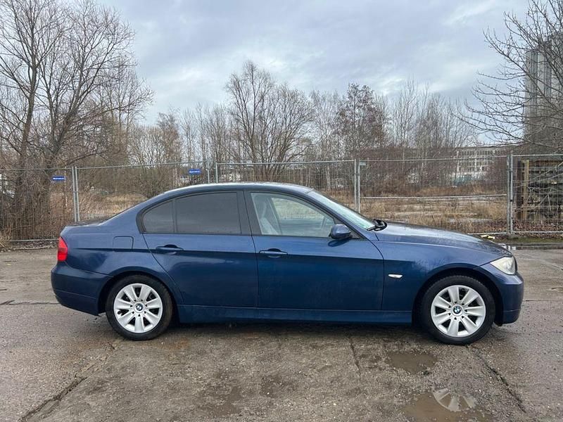 Gebraucht BMW 318 129 PS (94 kW) 2005 Blau Limousine