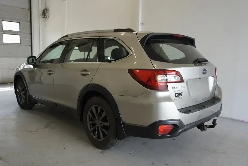 Gebraucht Subaru Outback 175 PS (128 kW) 2015 Gold Kombi