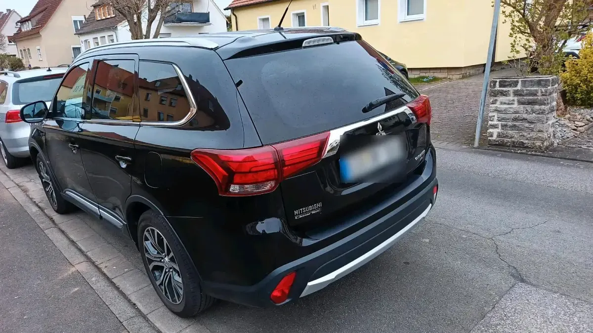 Gebraucht Mitsubishi Outlander 150 PS (110 kW) 2016 Schwarz SUV