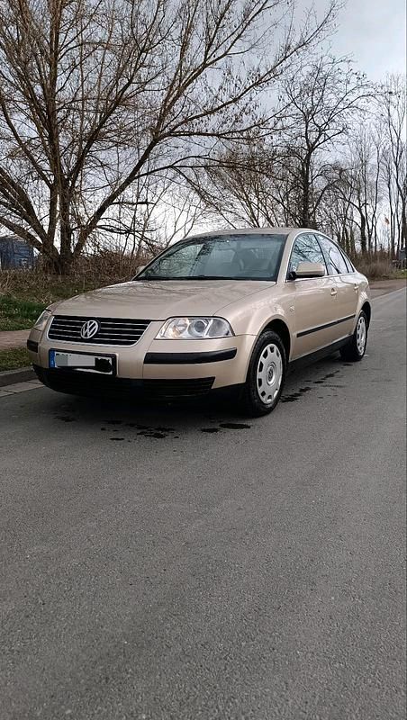 Gebraucht VW Passat 131 PS (96 kW) 2003 Beige Limousine