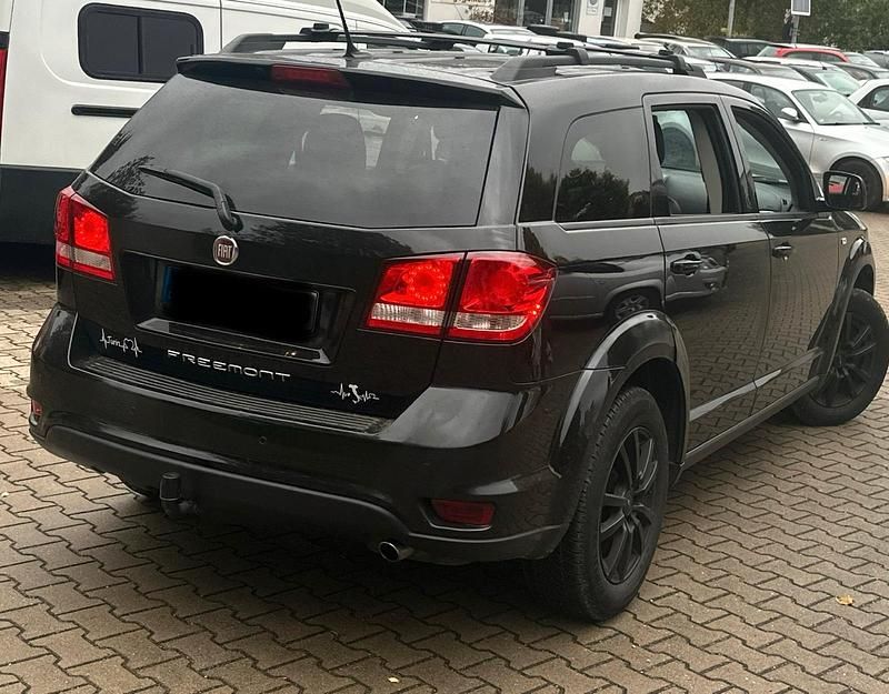 Schwarz Gebraucht 2015 Fiat Freemont SUV | 8.800 € (Superpreis) - Bild 1/4