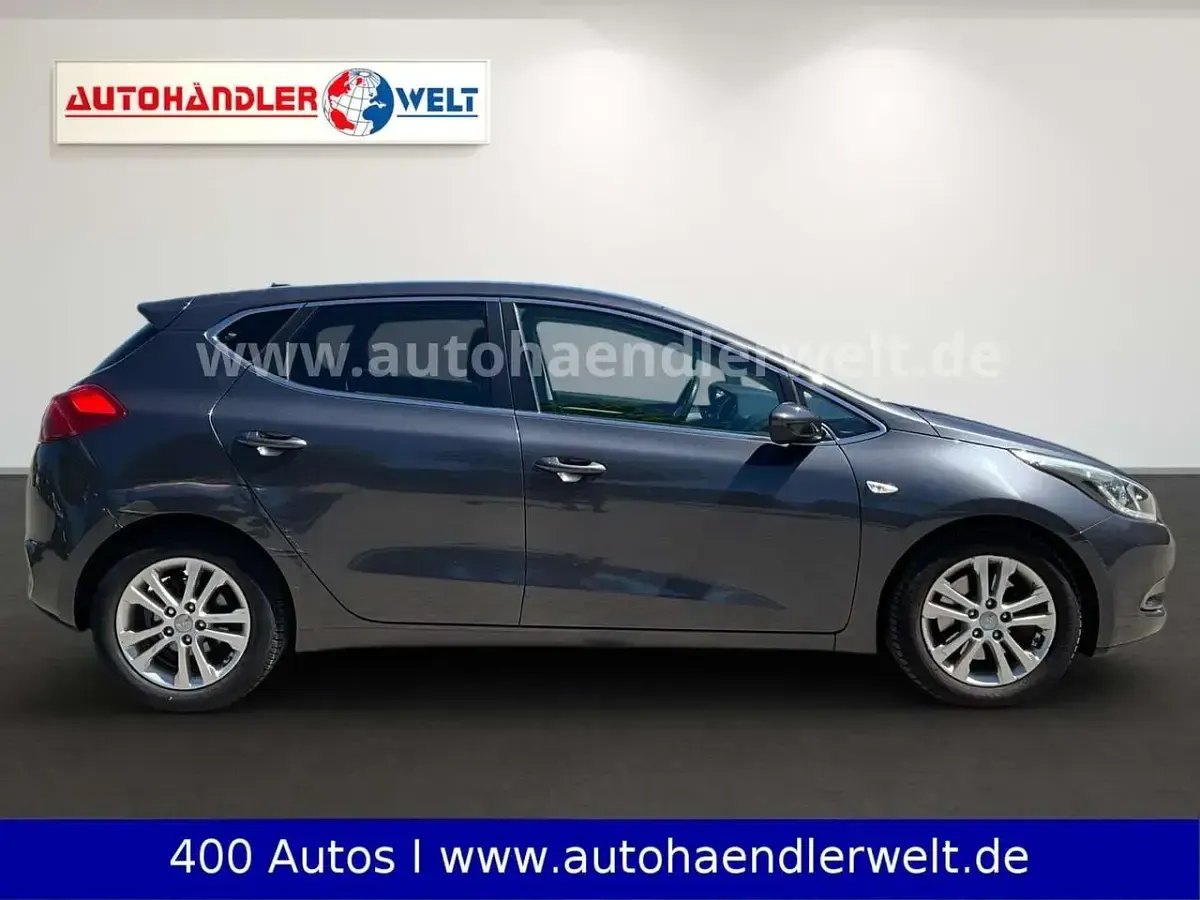 Gebraucht Kia Ceed Spirit 128 PS (94 kW) 2015 Grau Kleinwagen