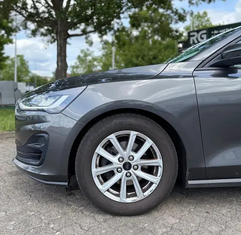 Gebraucht Ford Focus Cool & Connect 120 PS (88 kW) 2022 Grau Limousine