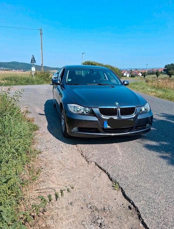 Grau Gebraucht 2007 BMW 320 Limousine | 2.999 € (Superpreis) - Bild 1/4