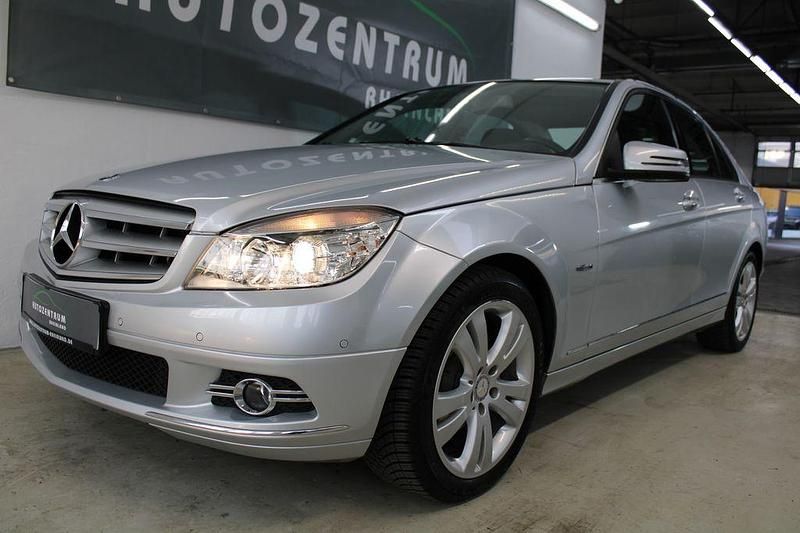 Iridiumsilber Gebraucht 2009 Mercedes C180 Avantgarde Limousine | 8.990 € (Fairer Preis) - Bild 1/4