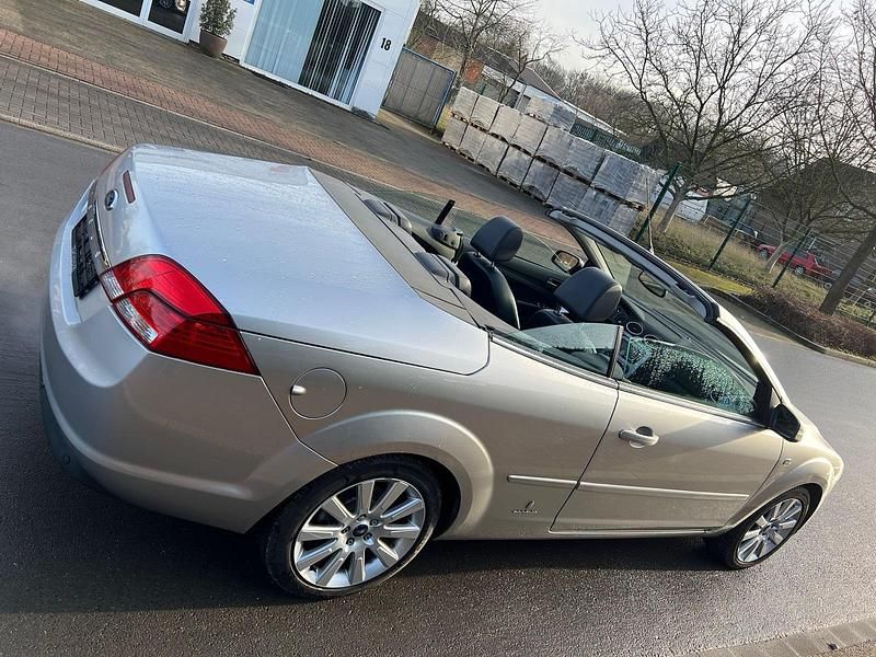 Gebraucht Ford Focus Cabriolet Titanium 145 PS (106 kW) 2007 Silber Cabrio