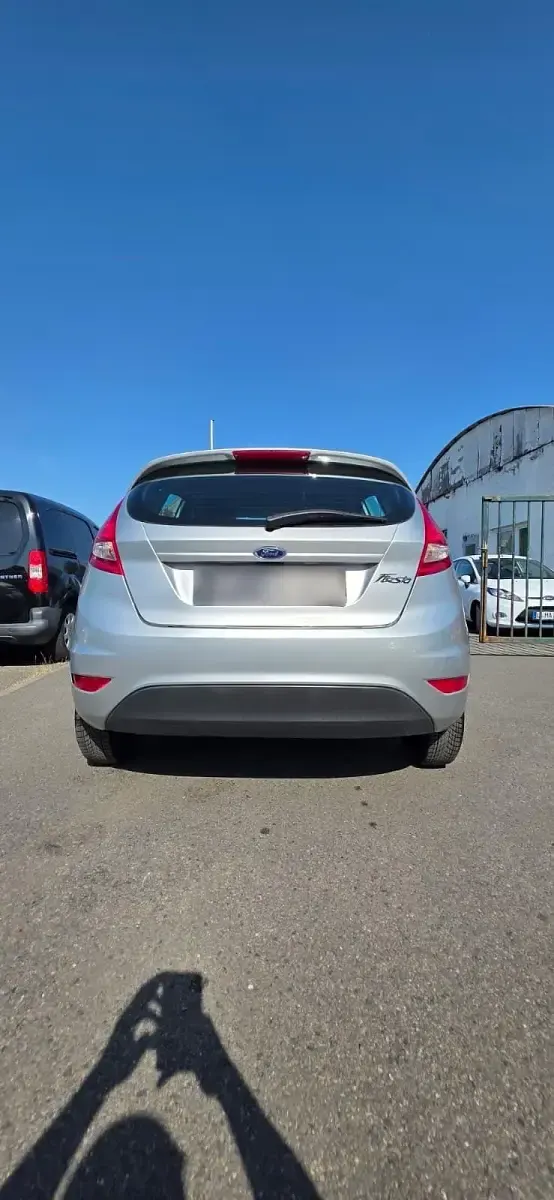 Gebraucht Ford Fiesta 96 PS (70 kW) 2008 Silber Kleinwagen