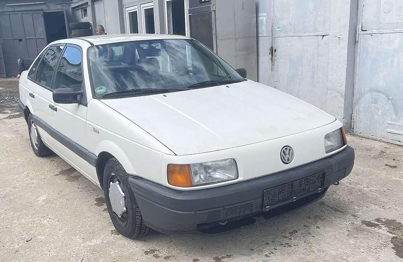 Second-hand VW Passat 90 CP (66 kW) 1988 Alb Berlinǎ