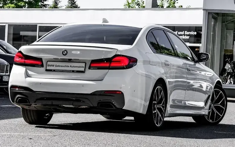 Gebraucht BMW 540 Shadowline 340 PS (250 kW) 2023 Weiß Limousine