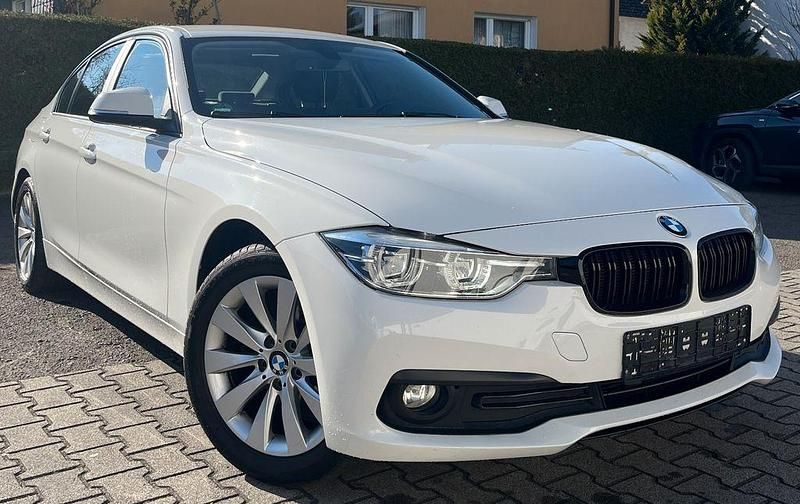 Weiß Gebraucht 2015 BMW 320 M Sport Limousine | 11.540 € (Superpreis) - Bild 1/4