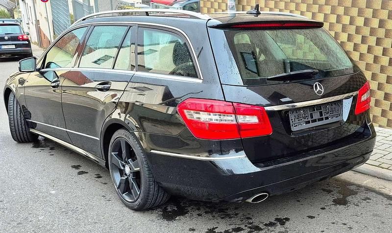 Gebraucht Mercedes E200 Avantgarde 184 PS (135 kW) 2010 Schwarz Kombi