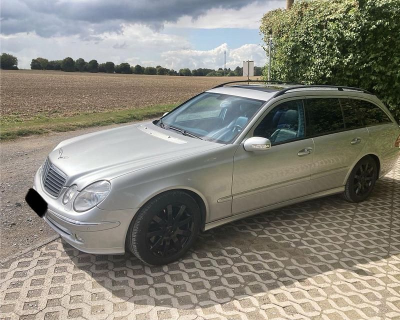 Silber Gebraucht 2003 Mercedes E500 Avantgarde Kombi | 6.100 € (Guter Preis) - Bild 1/4