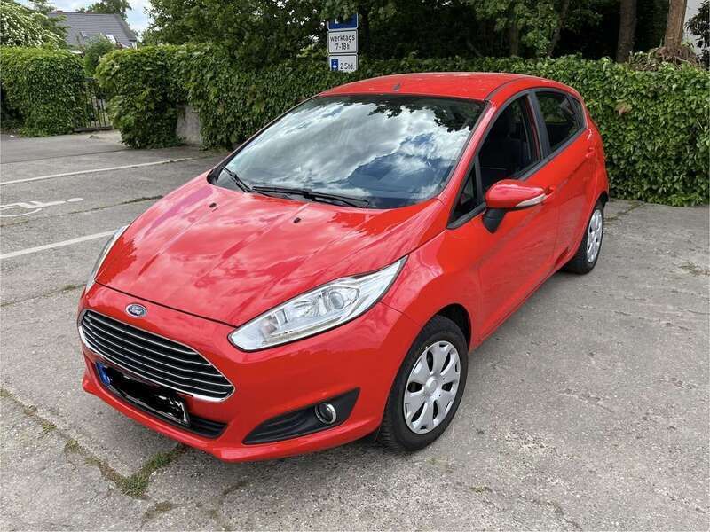 Rot Gebraucht 2015 Ford Fiesta Trend Kleinwagen | 6.250 € (Guter Preis) - Bild 1/4