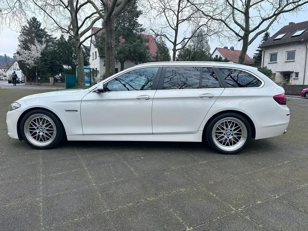 Gebraucht BMW 525 Sport Line 218 PS (160 kW) 2014 Weiß Kombi