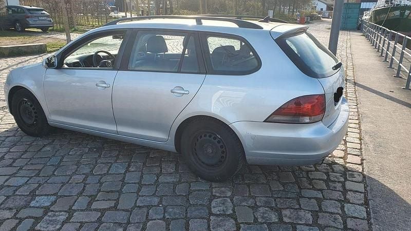 Gebraucht VW Golf VI 105 PS (77 kW) 2013 Silber Kleinwagen