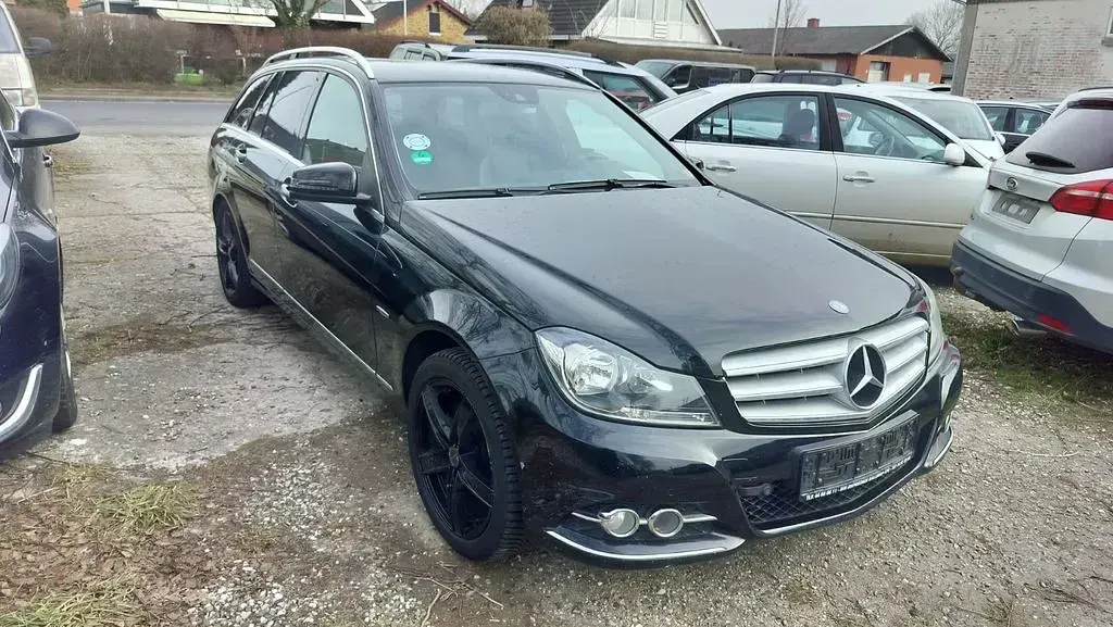 Gebraucht Mercedes C250 204 PS (150 kW) 2012 Schwarz Kombi