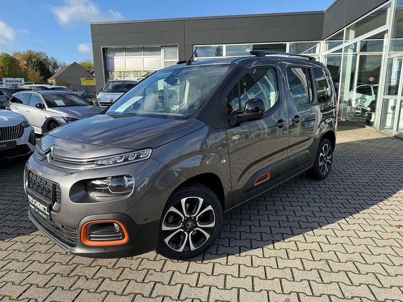 Lackierung platiniumgrau/typ Gebraucht 2021 Citroën Berlingo XTR Van / Kleinbus | 23.990 € (Fairer Preis) - Bild 1/4