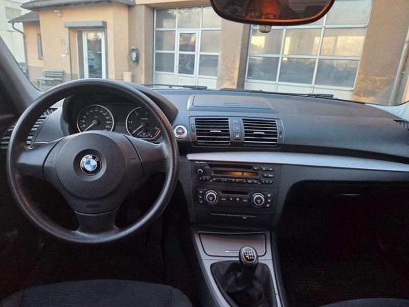 Gebraucht BMW 118 143 PS (105 kW) 2008 Titansilber metallic (metallic) Kleinwagen