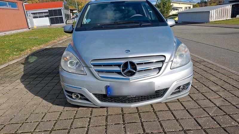 Silber Gebraucht 2009 Mercedes B180 Van / Kleinbus | 1.840 € (Guter Preis) - Bild 1/4