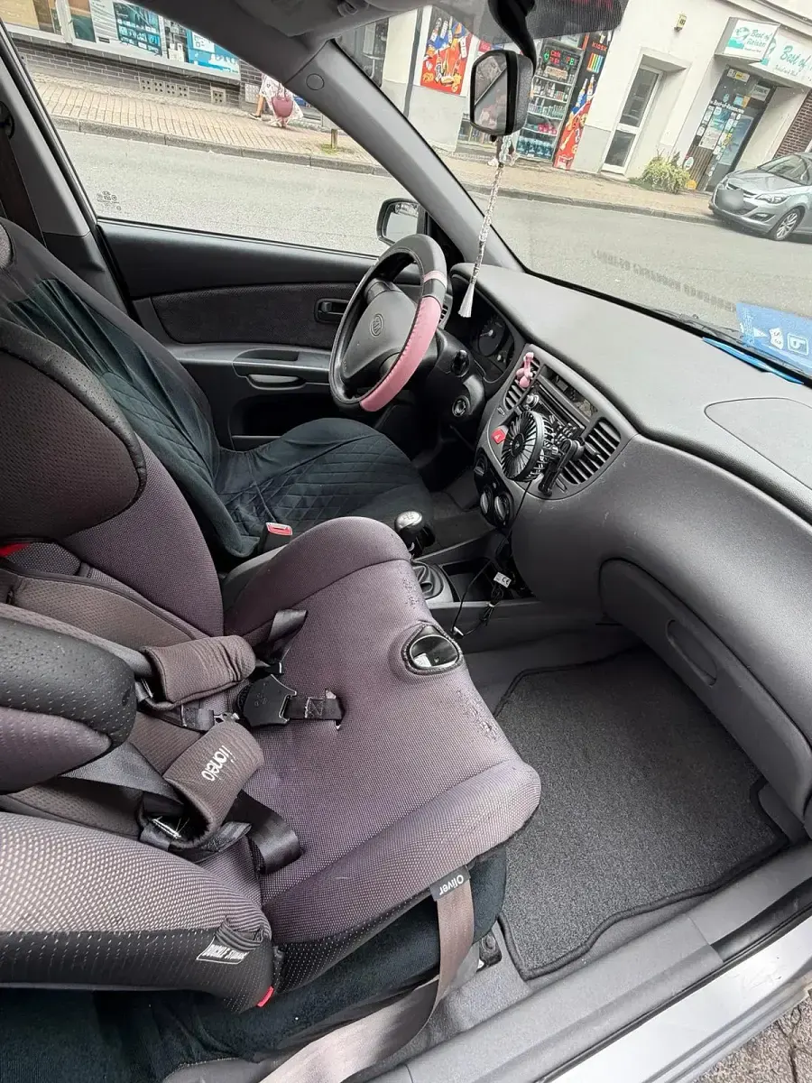 Gebraucht Kia Rio Attract 75 PS (55 kW) 2009 Grau Kleinwagen