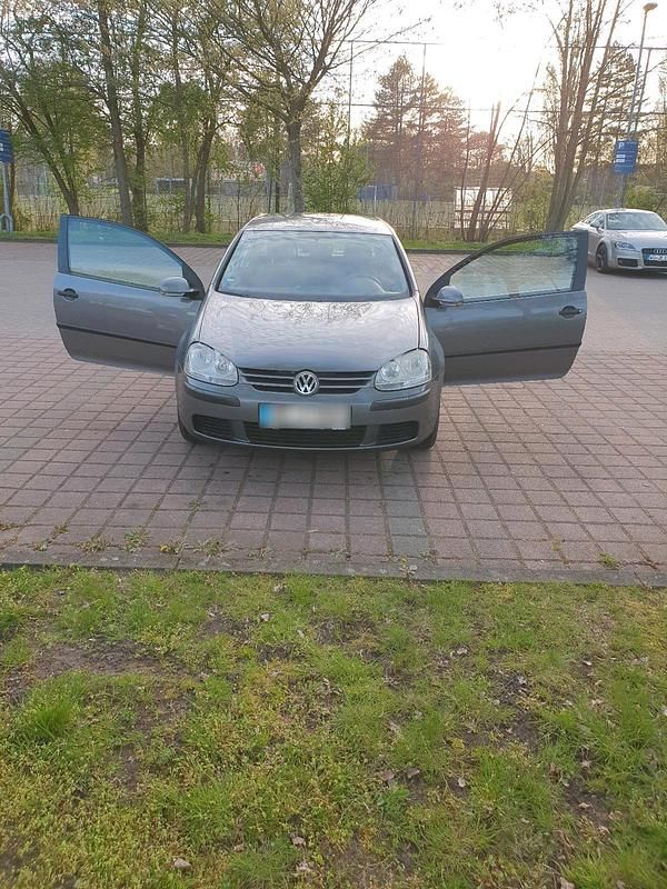 Second-hand VW Golf 89 CP (65 kW) 2005 Gri Coupe