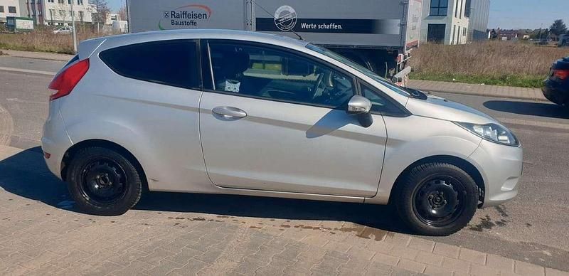Gebraucht Ford Fiesta Trend 60 PS (44 kW) 2010 Silber Kleinwagen