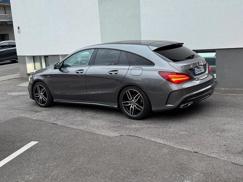 Grau Gebraucht 2017 Mercedes CLA220 Edition Limousine | 15.000 € (Guter Preis) - Bild 1/4
