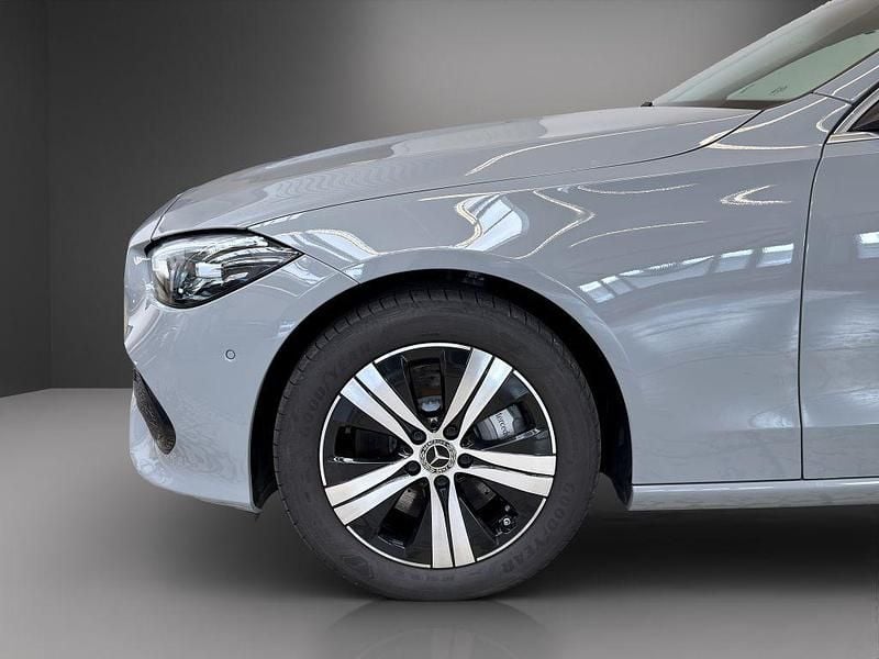Gebraucht Mercedes C400 Avantgarde 252 PS (185 kW) 2024 Grau Limousine