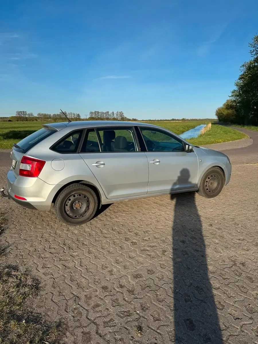 Käytetty Skoda Rapid 90 HP (66 kW) 2014 Hopea Viistoperä
