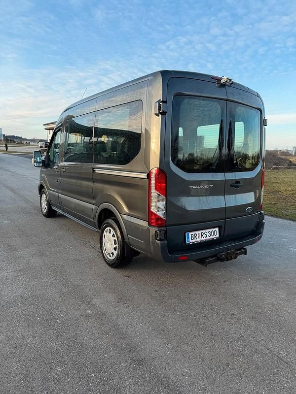 Gebraucht Ford Transit 131 PS (96 kW) 2018 Grau Van / Kleinbus