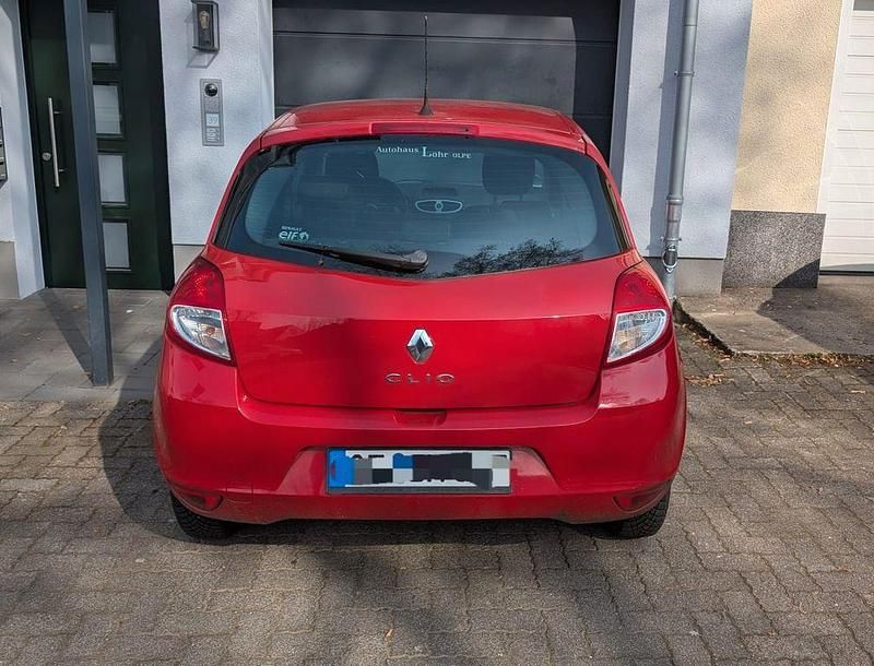Usata Renault Clio II Expression 75 CV (55 kW) 2011 Rosso Berlina