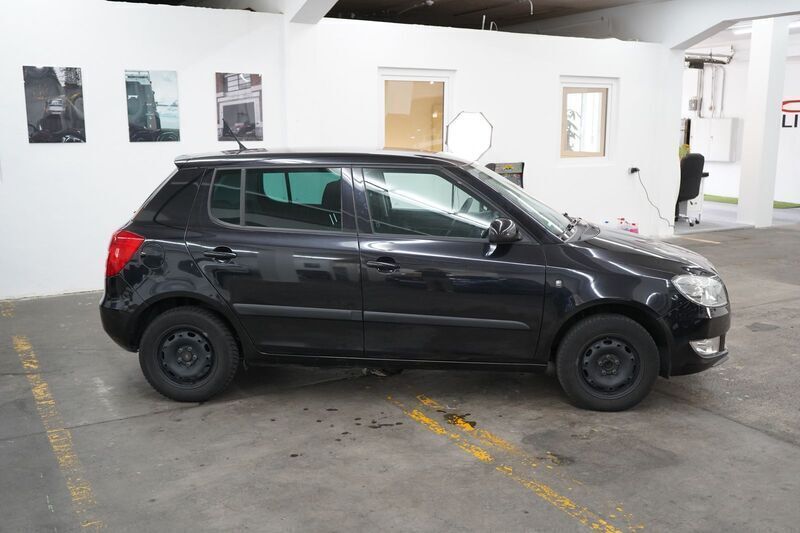 Gebraucht Skoda Fabia Fresh 86 PS (63 kW) 2013 Schwarz (schwarzmagic perleffekt) Kleinwagen