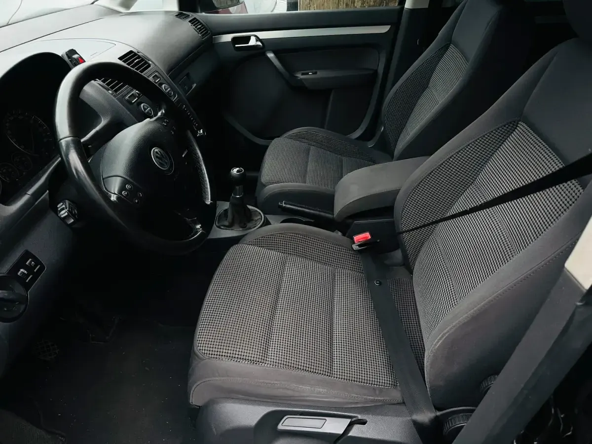 Gebraucht VW Touran 141 PS (103 kW) 2005 Schwarz Van / Kleinbus