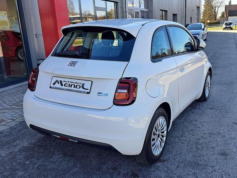 Gebraucht Fiat 500e Action 69 kW (95 PS) 2022 Arktis weiß Kleinwagen