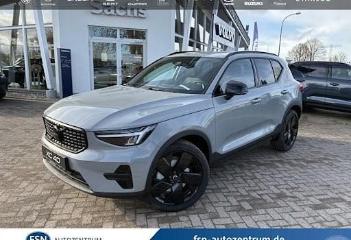 Neu Volvo XC40 Plus 163 PS (119 kW) 2026 Grau SUV
